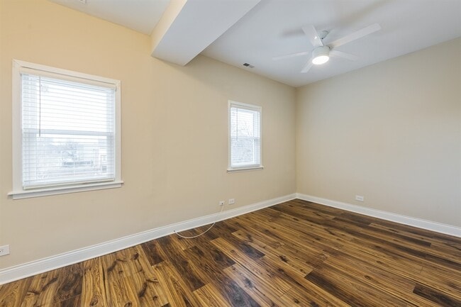 Building Photo - 4048 N Western Ave