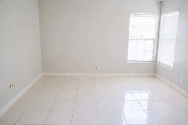 Building Photo - 11316 Maybrook Ave