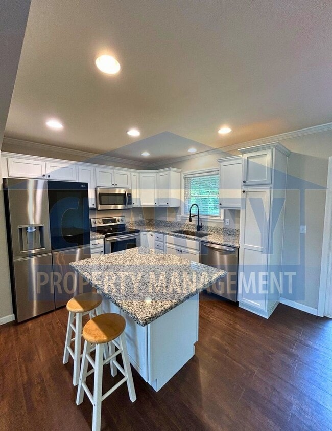 Building Photo - Gorgeous four bedroom home!!