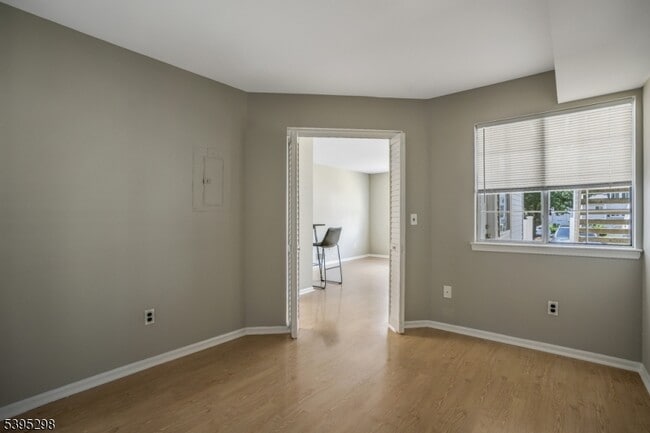 Building Photo - 29 Cheswich Ct