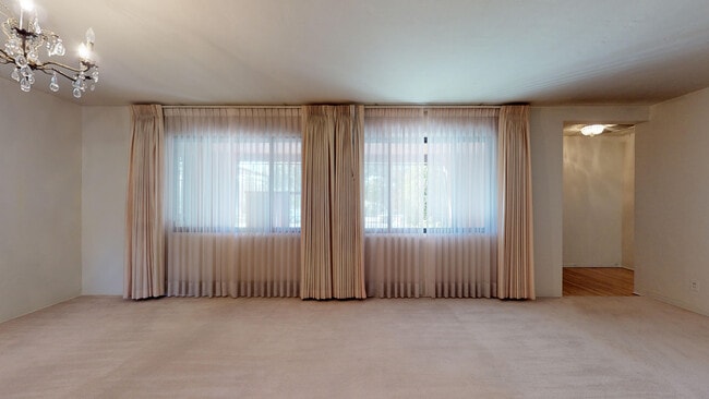 Building Photo - UPTOWN 3/BD 2/BA 1/CP WORKSHOP