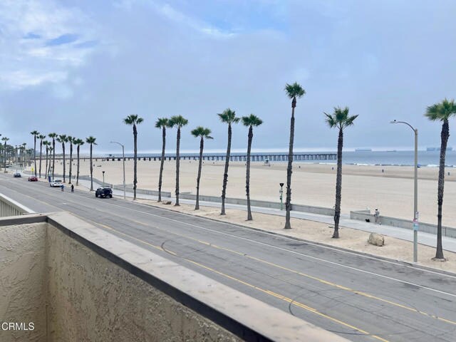 Building Photo - 208 E Surfside Dr