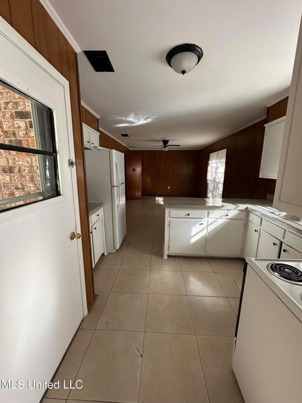 Building Photo - 25 Robbie St