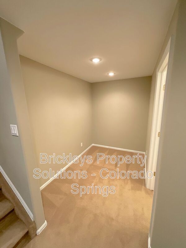 Building Photo - 7168 Prairie Wind Dr