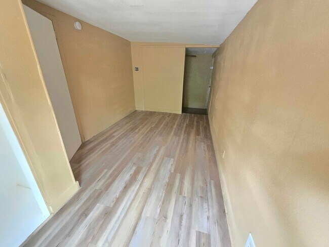 Building Photo - Affordable Living Near Bastrop
