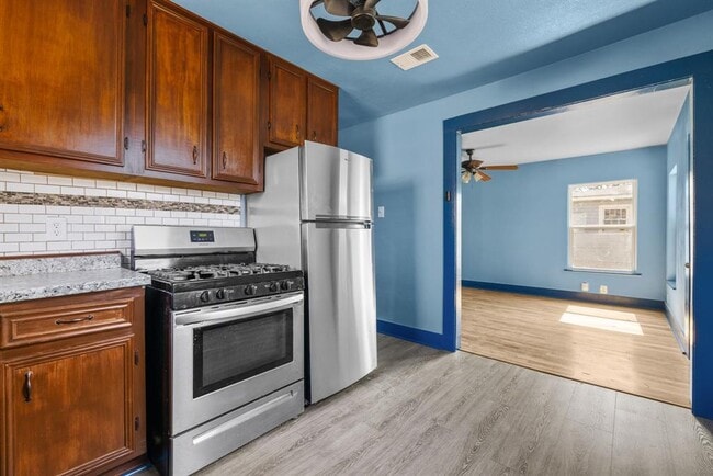 Building Photo - 1181 Graham St