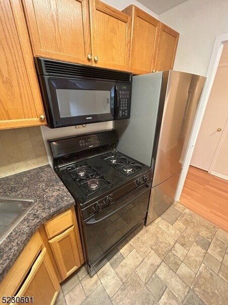 Building Photo - 285 Aycrigg Ave