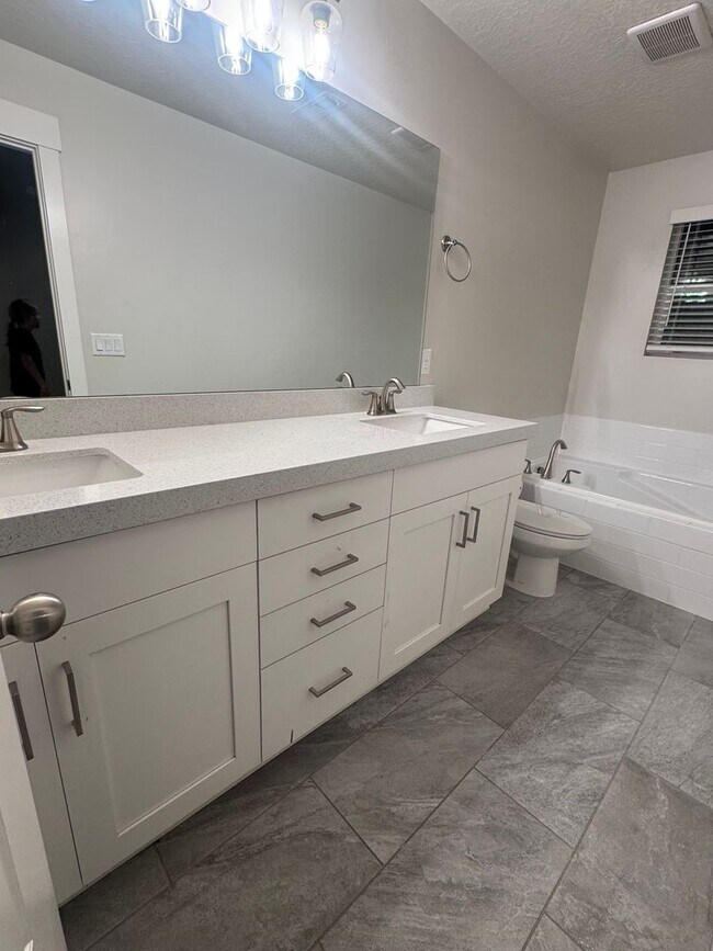 Building Photo - Beautiful Traverse Mtn. Townhome for rent!