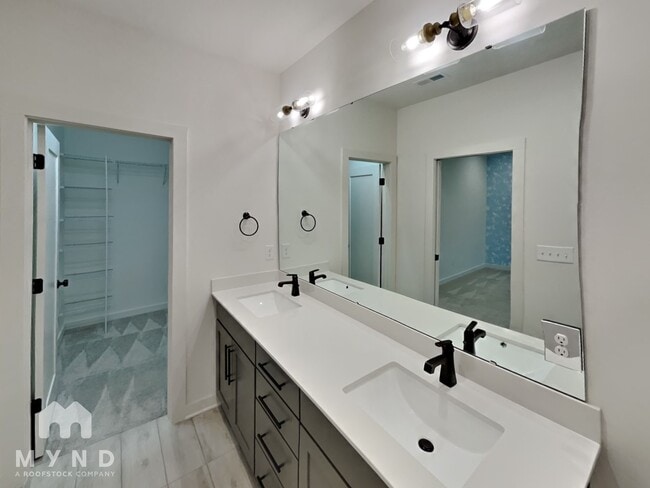 Building Photo - 436 E 33rd St