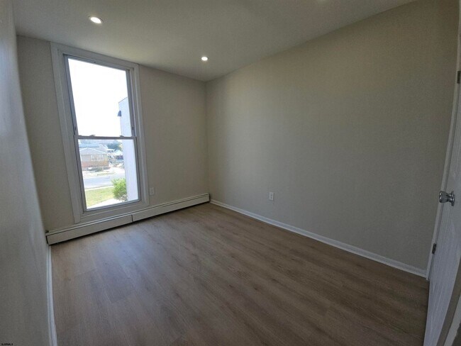 Building Photo - 2207 Murray Ave