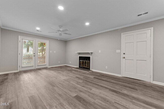 Building Photo - 5501 Sharpe Dr