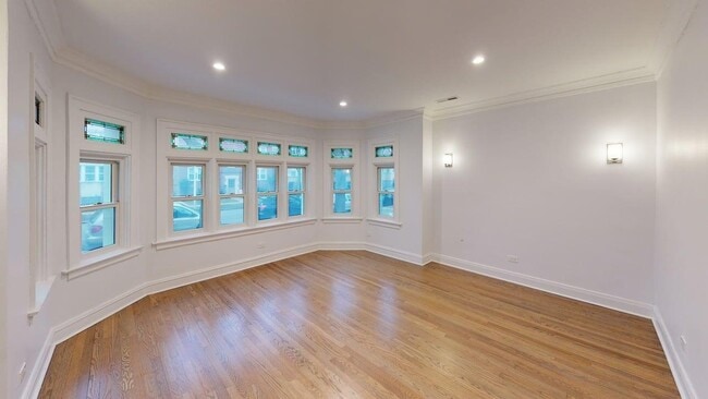 Building Photo - 2737 W Lunt Ave