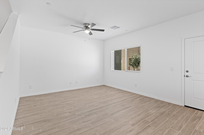 Building Photo - 2842 E Tracy Ln