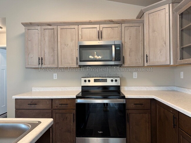 Building Photo - 1067 Barnes Dr W