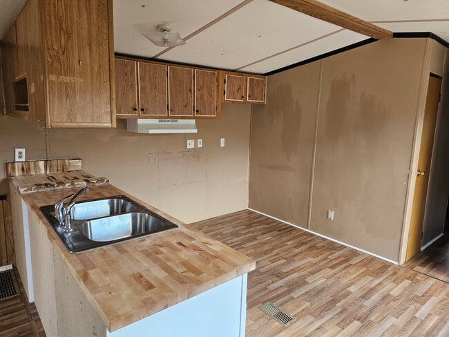 Building Photo - 15483 Lime Dr