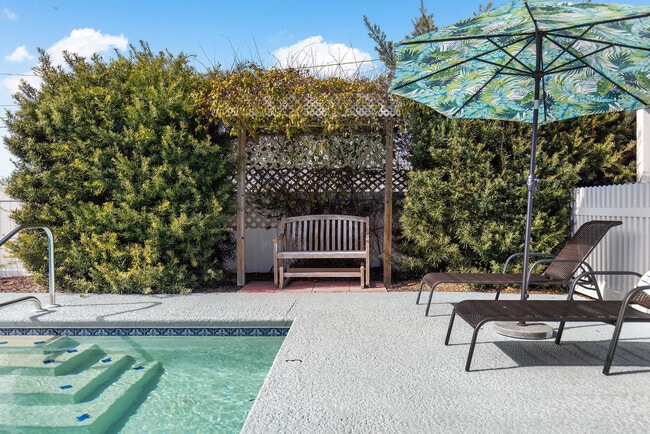 Building Photo - 217 Carol Pl