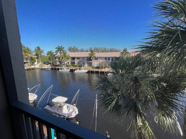 Building Photo - 1 Royal Palm Way