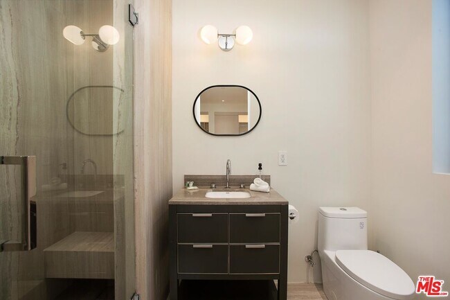 Building Photo - 508 N Sweetzer Ave