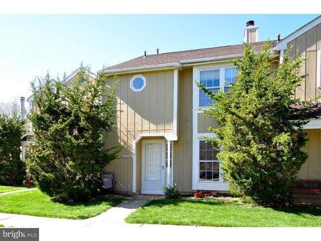 Building Photo - 8 Pond View Dr