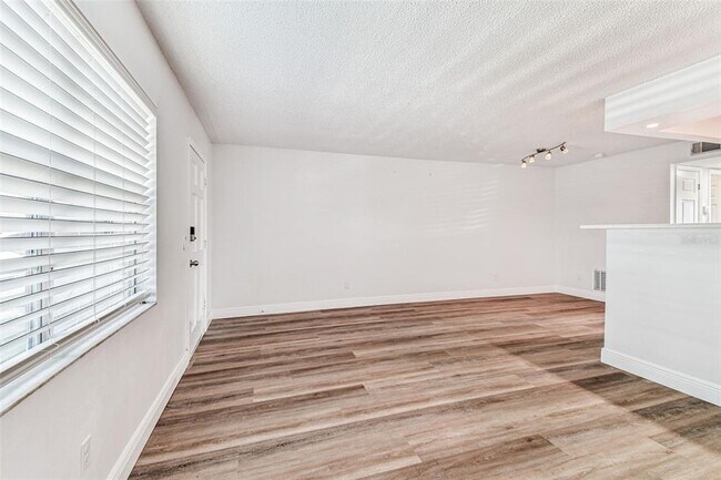 Building Photo - 9001 Tudor Dr