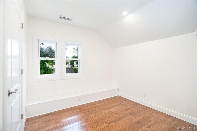 Building Photo - 49 Rockledge Ave
