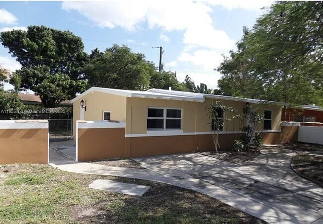 Primary Photo - 706 NE 4th Ave