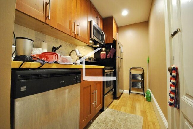 Primary Photo - 9/1 Spacious Kenmore Sq 2BR, heat/hot wate...