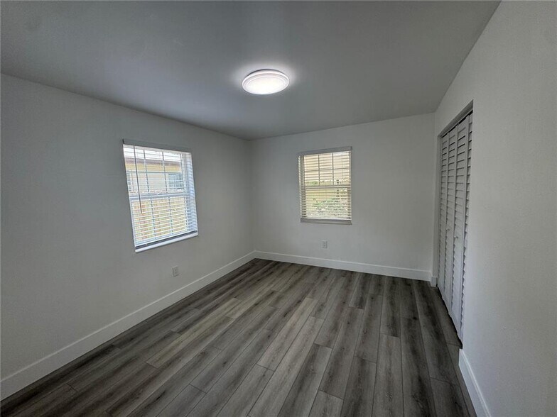 Building Photo - 1657 SW 44th Ave