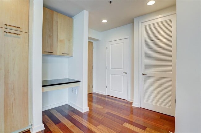 Building Photo - 3324 Peachtree Rd NE