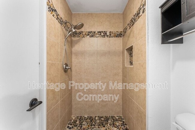 Building Photo - 3614 Versailles Dr
