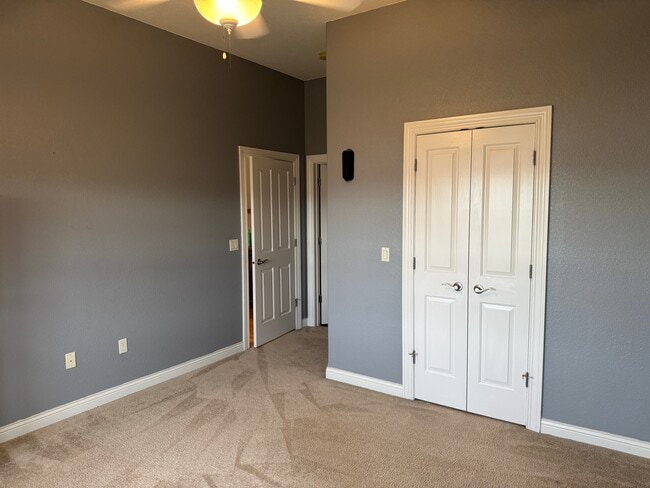 Building Photo - 1850 Stoney Ln