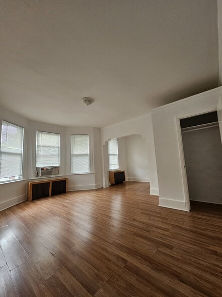 Building Photo - 166 Carteret Ave