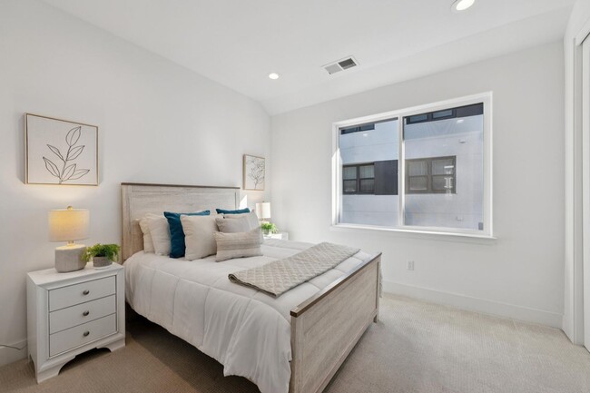 Building Photo - 3479 Client Cmn