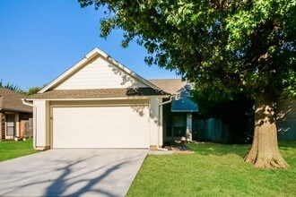 Building Photo - 7623 NW 105th Terrace