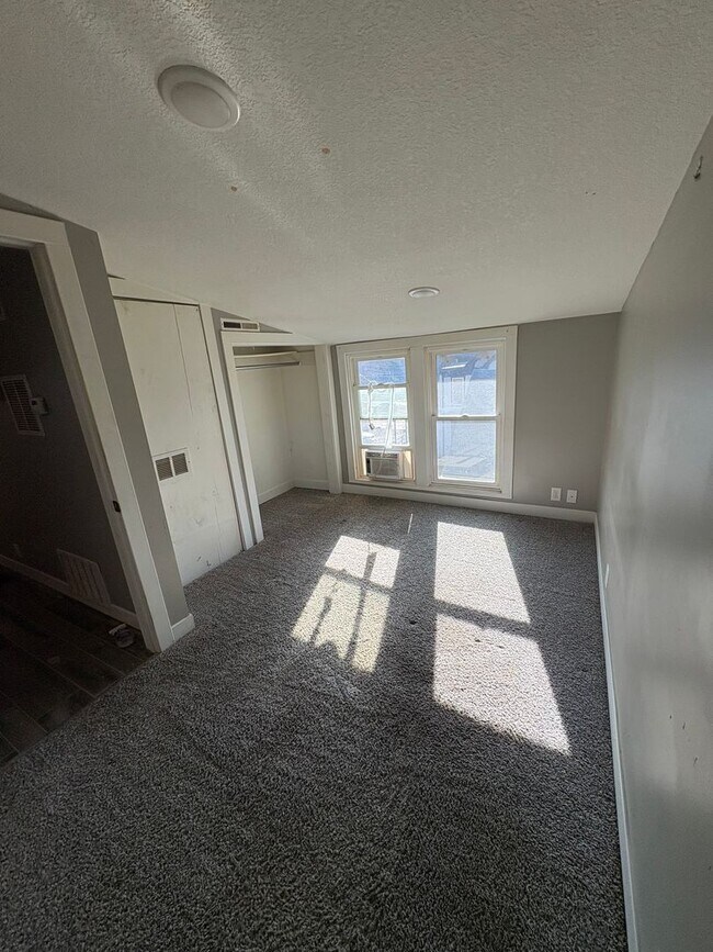 Building Photo - 816 Congress St