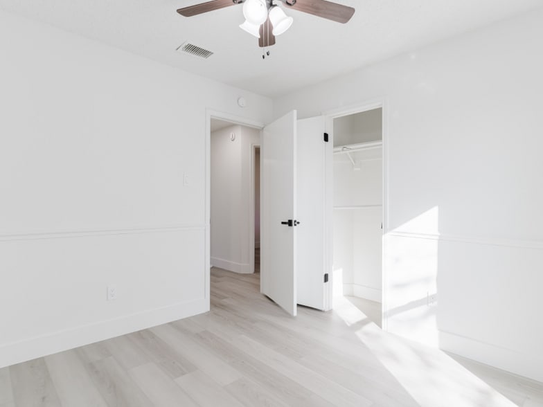 Building Photo - 2409 Brookside Dr