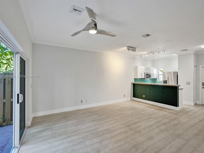 Building Photo - 835 NE 19th Ave