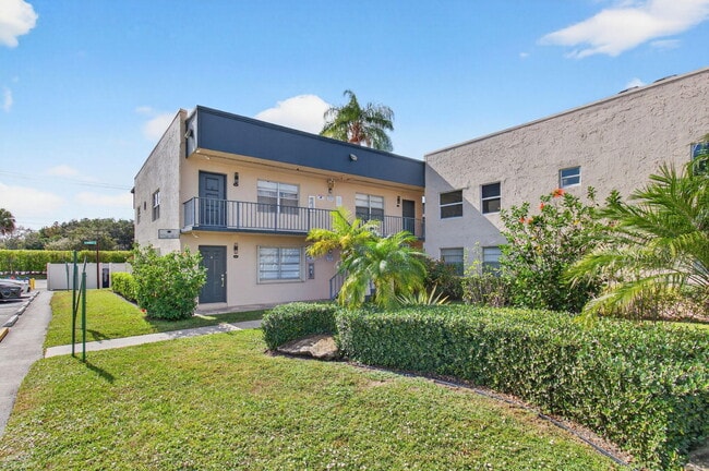 Building Photo - 180 Flanders C