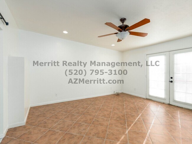 Building Photo - Sam Hughes 4 bedroom, 3 bath home with was...