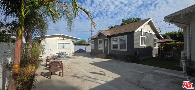 Primary Photo - 2928 S Halldale Ave