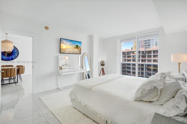 Building Photo - 10275 Collins Ave