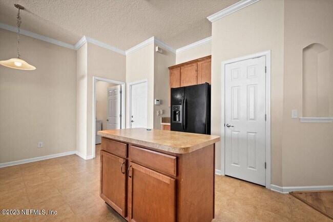 Building Photo - 929 Raindrop Ln