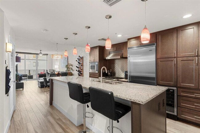 Building Photo - 1208 E Kennedy Blvd