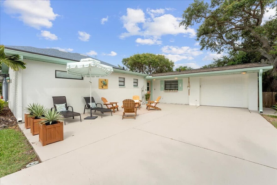 Building Photo - 1345 Bayshore Dr