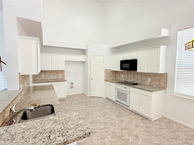 Building Photo - 1313 Baythorne Dr