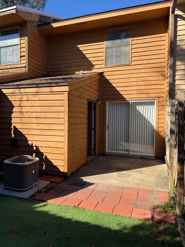 Building Photo - 226 Pelham Rd