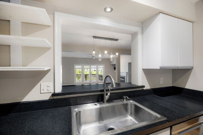 Building Photo - 9154 Lakeland Dr