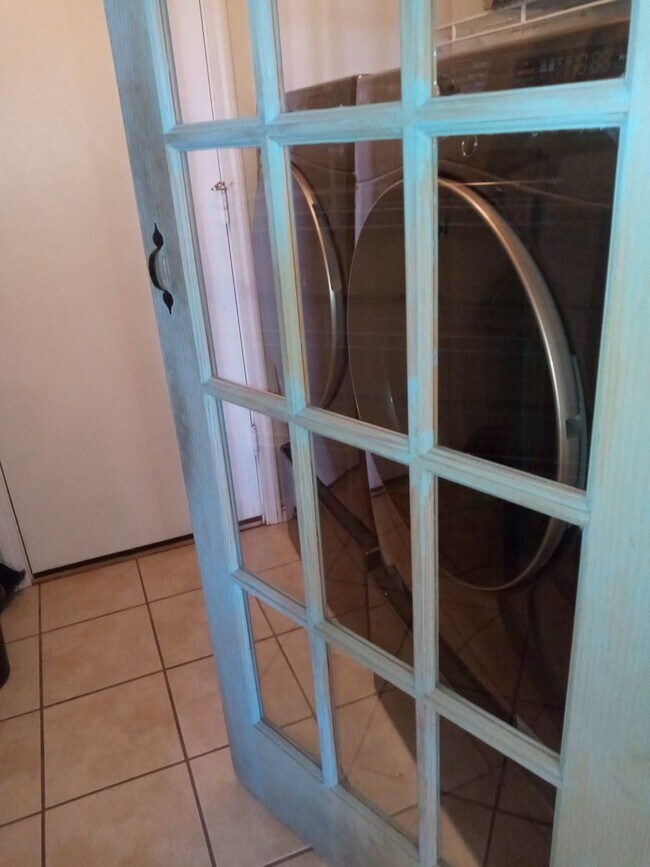 Building Photo - Enchanted Hills