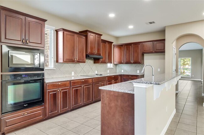 Building Photo - 401 Silver Trail