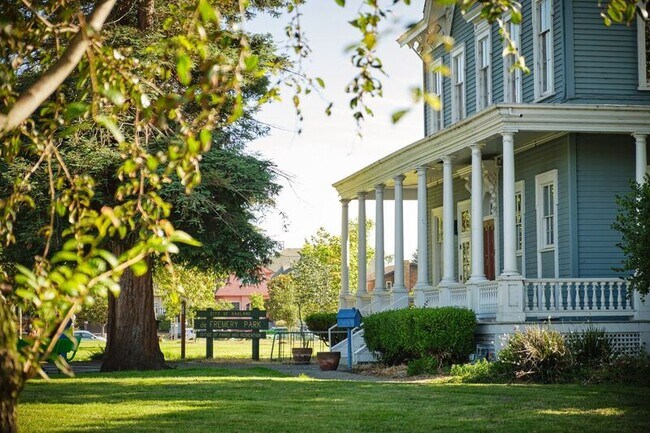 Building Photo - 1058 18th St